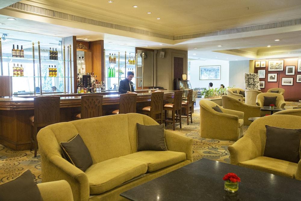 Taj Banjara Hyderabad Exterior foto The bar at the Imperial Hotel