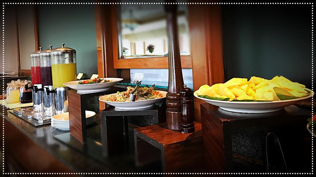Taj Banjara Hyderabad Exterior foto A buffet at a hotel