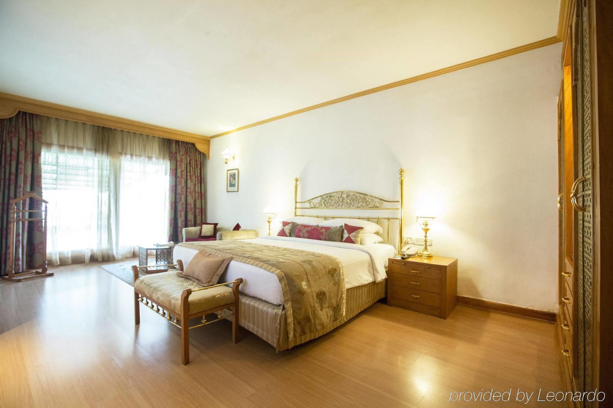Taj Banjara Hyderabad Exterior foto A room at the hotel