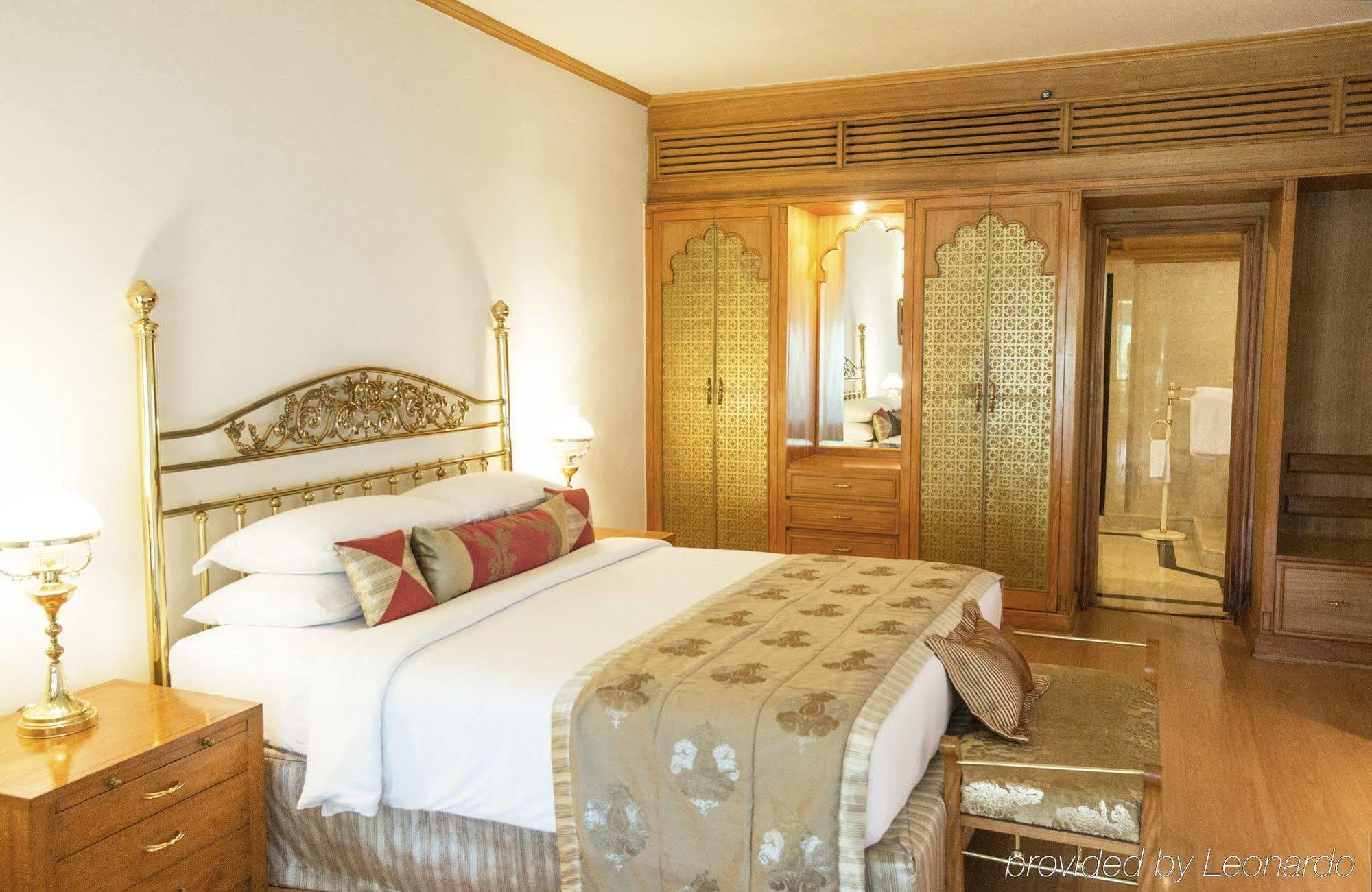 Taj Banjara Hyderabad Exterior foto A bedroom at the Taj Mahal Palace