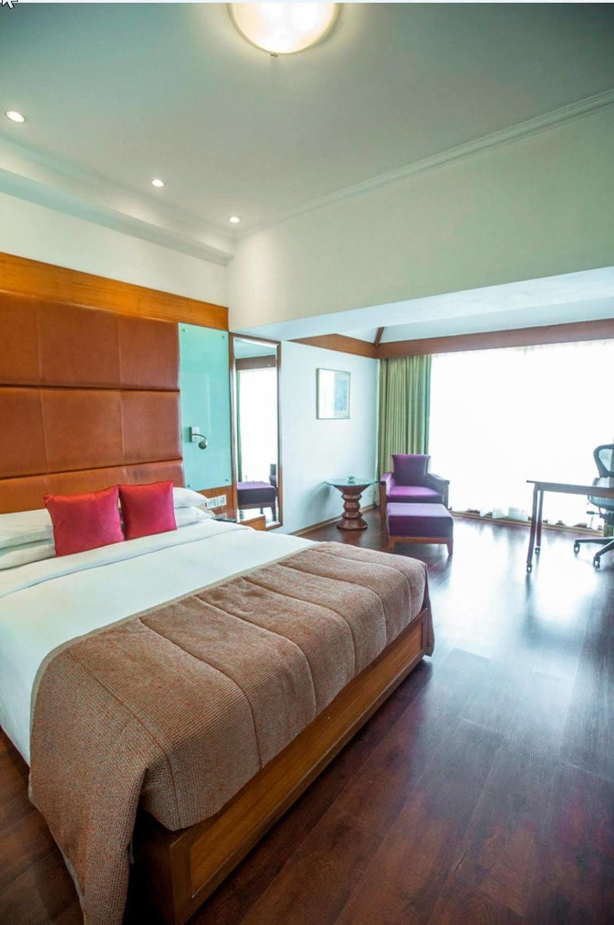 Taj Banjara Hyderabad Exterior foto A room at the Park