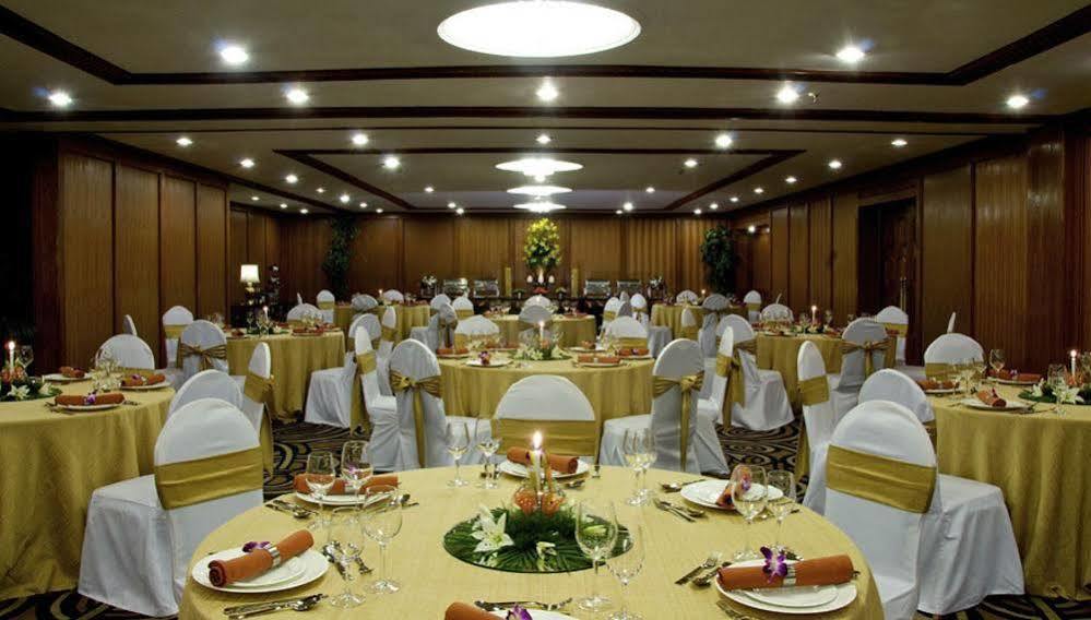 Taj Banjara Hyderabad Restaurante foto A banquet hall